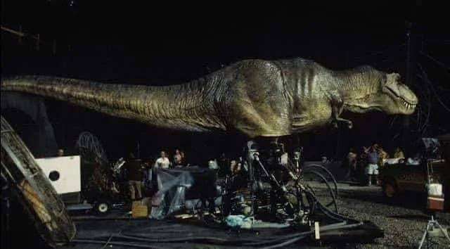 15 Behind the Scenes Photos That Ruin the Movie Magic | Den of Geek