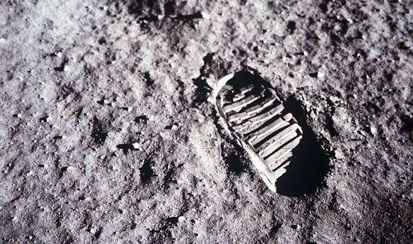 15 Conspiracy Theories Humanity Still Loves to Believe | Den of Geek