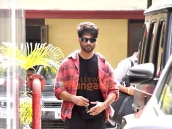 Photos: Shahid Kapoor snapped at a gym in Bandra Photos: Shahid Kapoor snapped at a gym in Bandra
