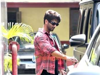 Photos: Shahid Kapoor snapped at a gym in Bandra