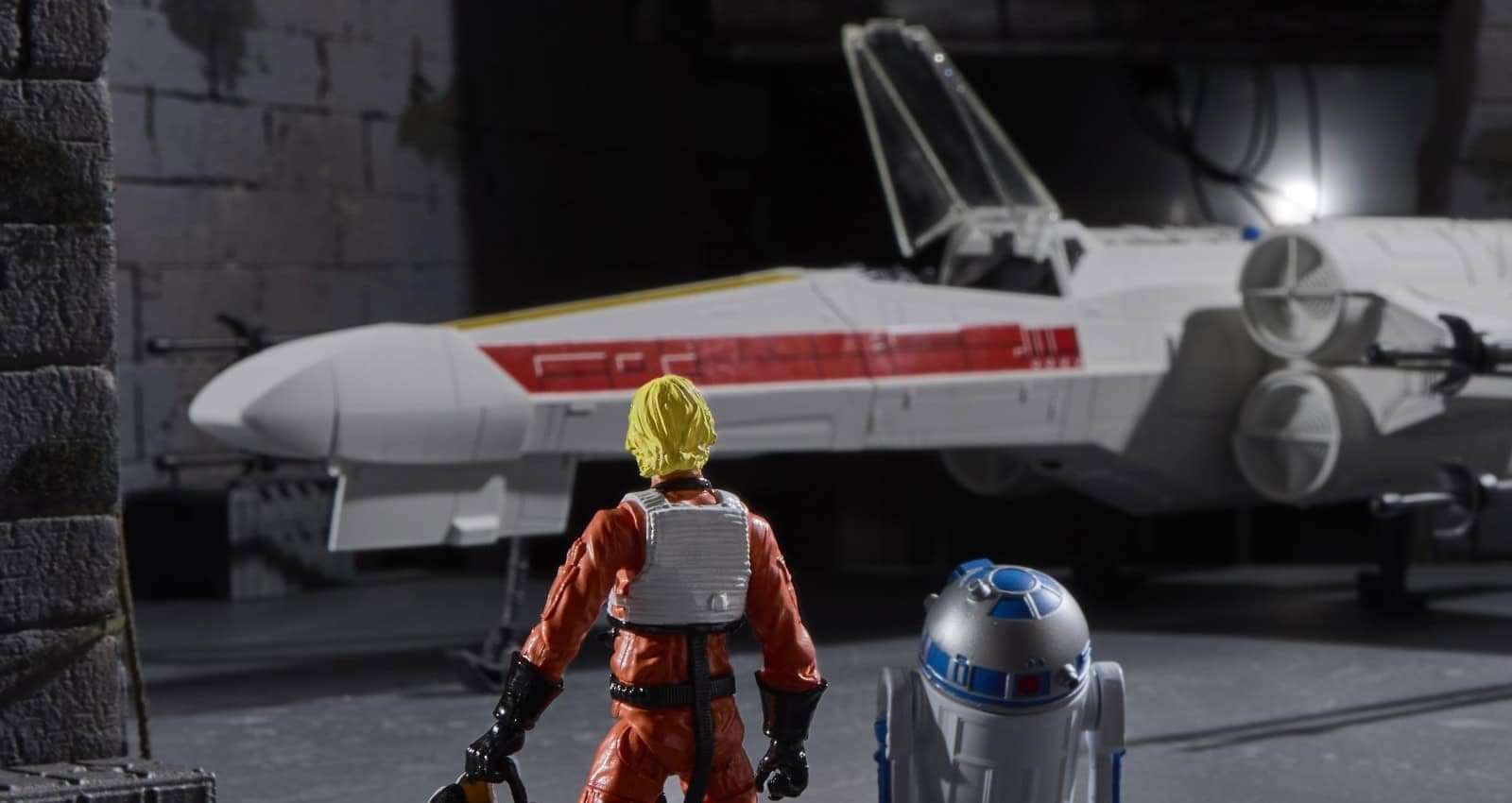 Star Wars: The Vintage Collection Kenner Colors X-Wing Fighter and Luke Skywalker set revealed by Hasbro