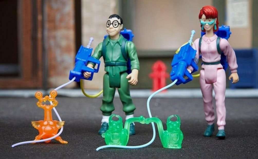 The Real Ghostbusters Janine Melnitz and Louis Tully Kenner Classics action figure 2-pack unveiled by Hasbro