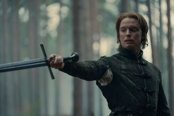 Freddie Fox as Ser Gwayne Hightower holds out his sword in House of the Dragon season 2.