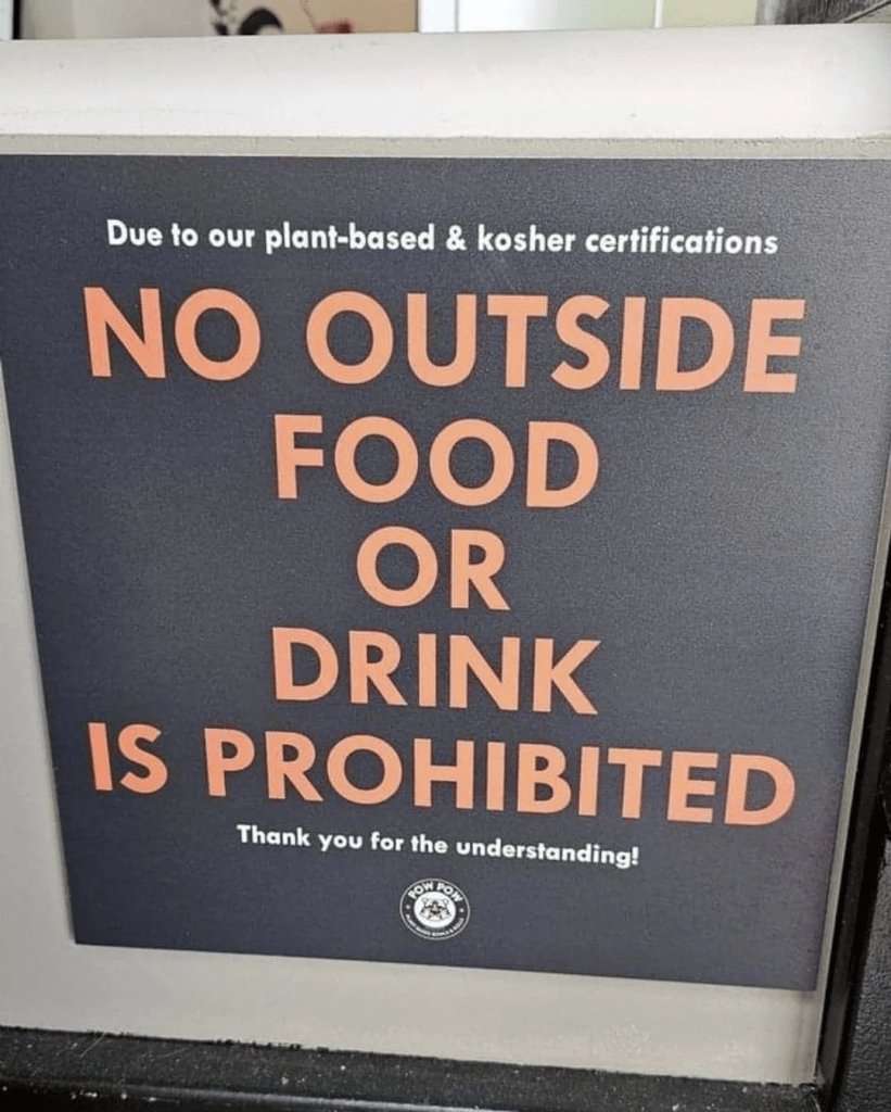 15 Signs That Only Make Going Through the World More Confusing | Den of Geek