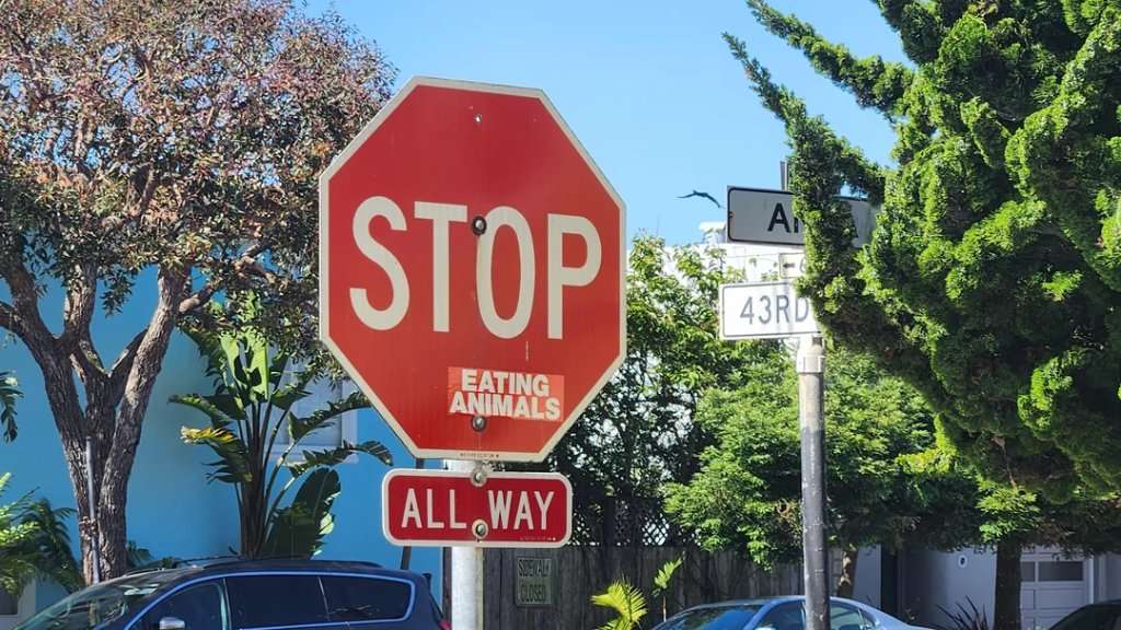 15 Signs That Only Make Going Through the World More Confusing | Den of Geek
