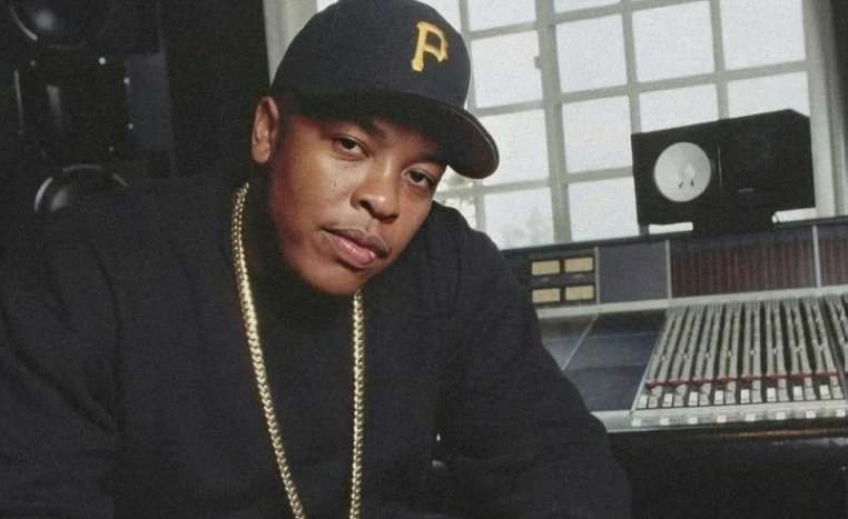 15 Celebs We Can't Believe Really Still Have Fans | Den of Geek