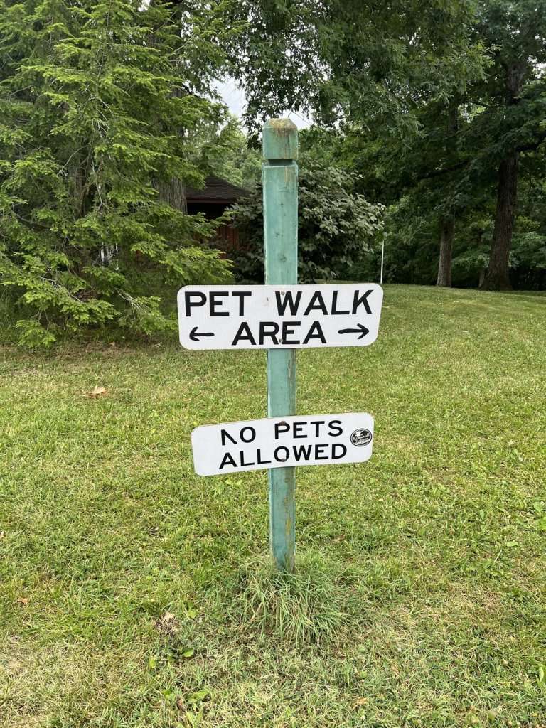 15 Signs That Only Make Going Through the World More Confusing | Den of Geek