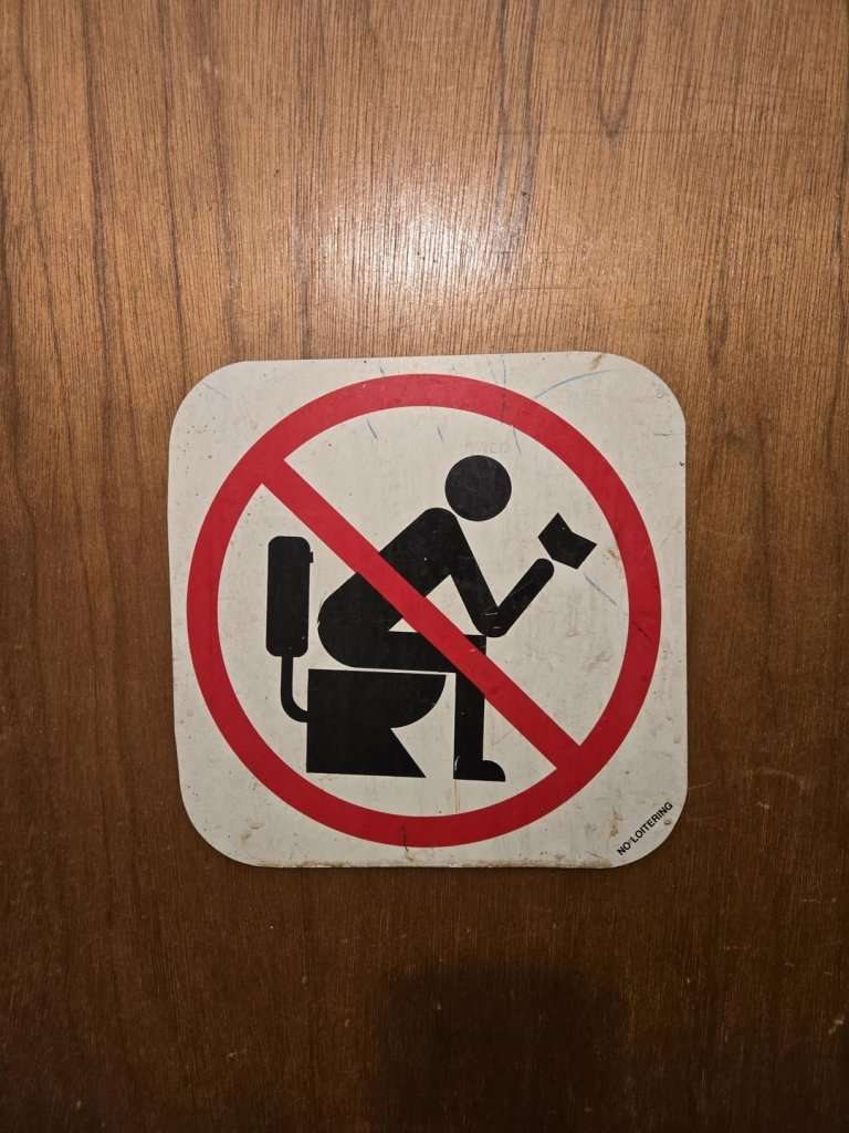 15 Signs That Only Make Going Through the World More Confusing | Den of Geek