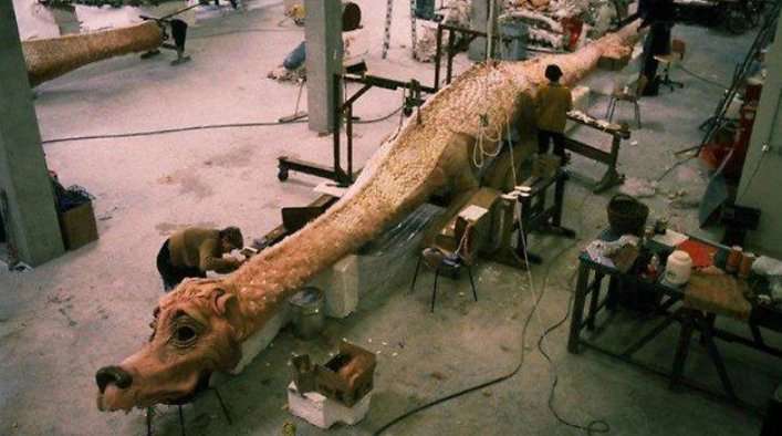15 Behind-the-Scenes Movie Photos Where Things Don't Look as Glamorous in Real Life | Den of Geek