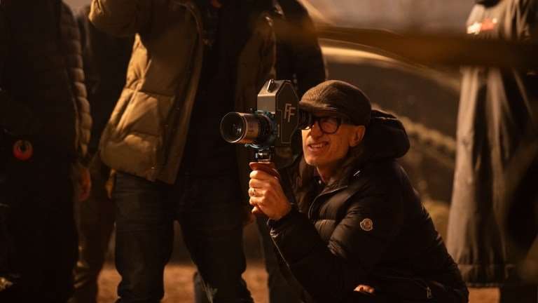 Craig Gillespie directing Supergirl